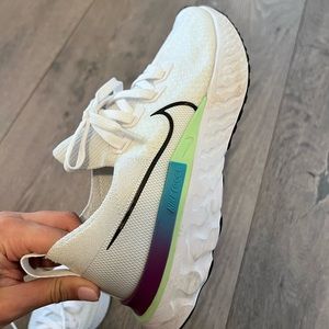 Women’s Nike Flyknit US Size 7